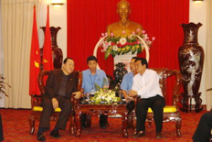 我省领导接见Hwaseung集团主席