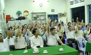 向居住地选民进行征求其对国会代表候选人的信任和意见