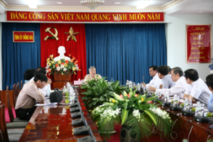 党中央执行委员会原总书记黎可漂访问同奈省。