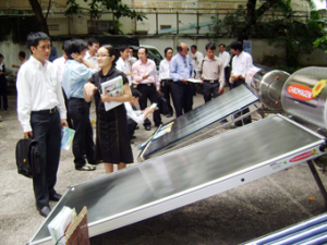 节省电在户家庭：利家益国。