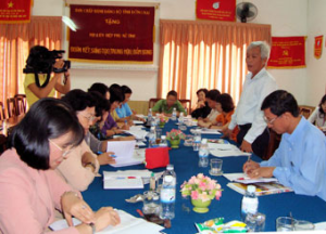 同奈省省委副书记黎鸿方与同奈省妇女联合会进行工作会谈