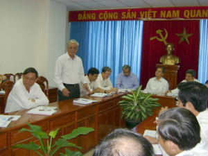 省和县人民议会继续对选举人所关心的问题进行监察