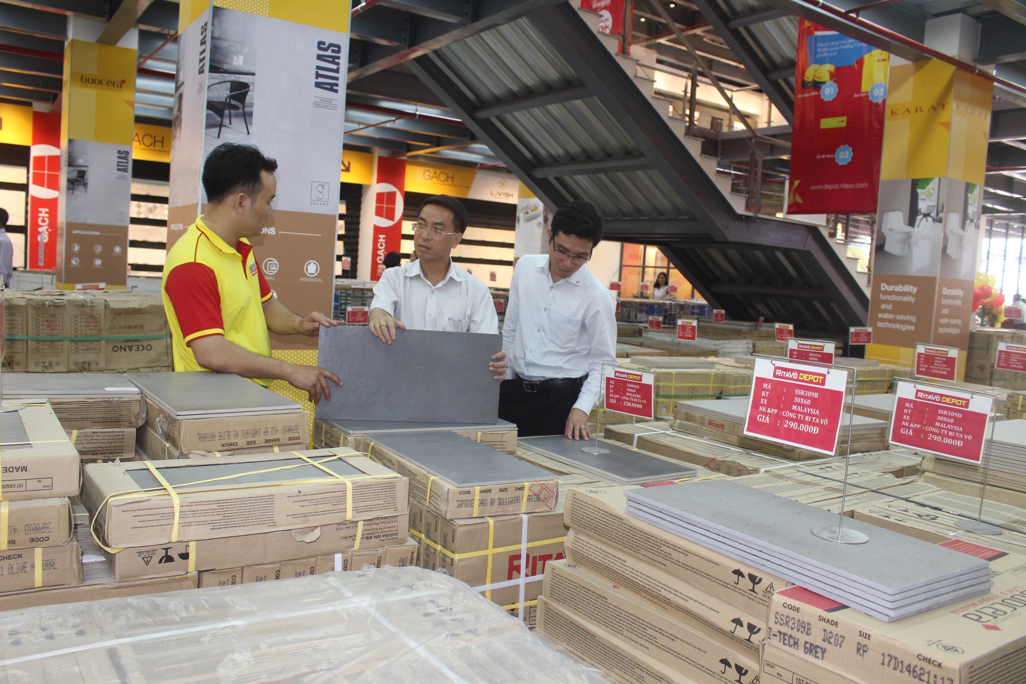 2. thi truong noi dia.jpg