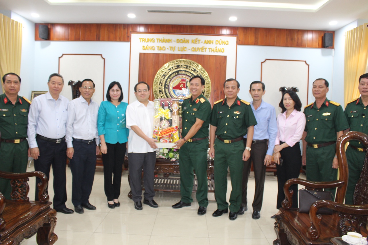 19.1-H3 Tin chúc tết.jpg