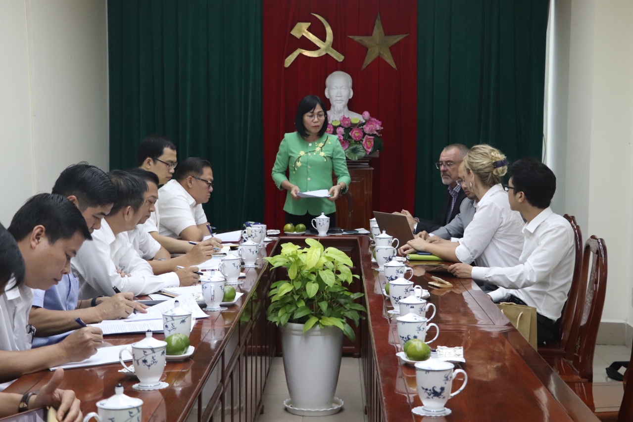 p.tin la.jpg