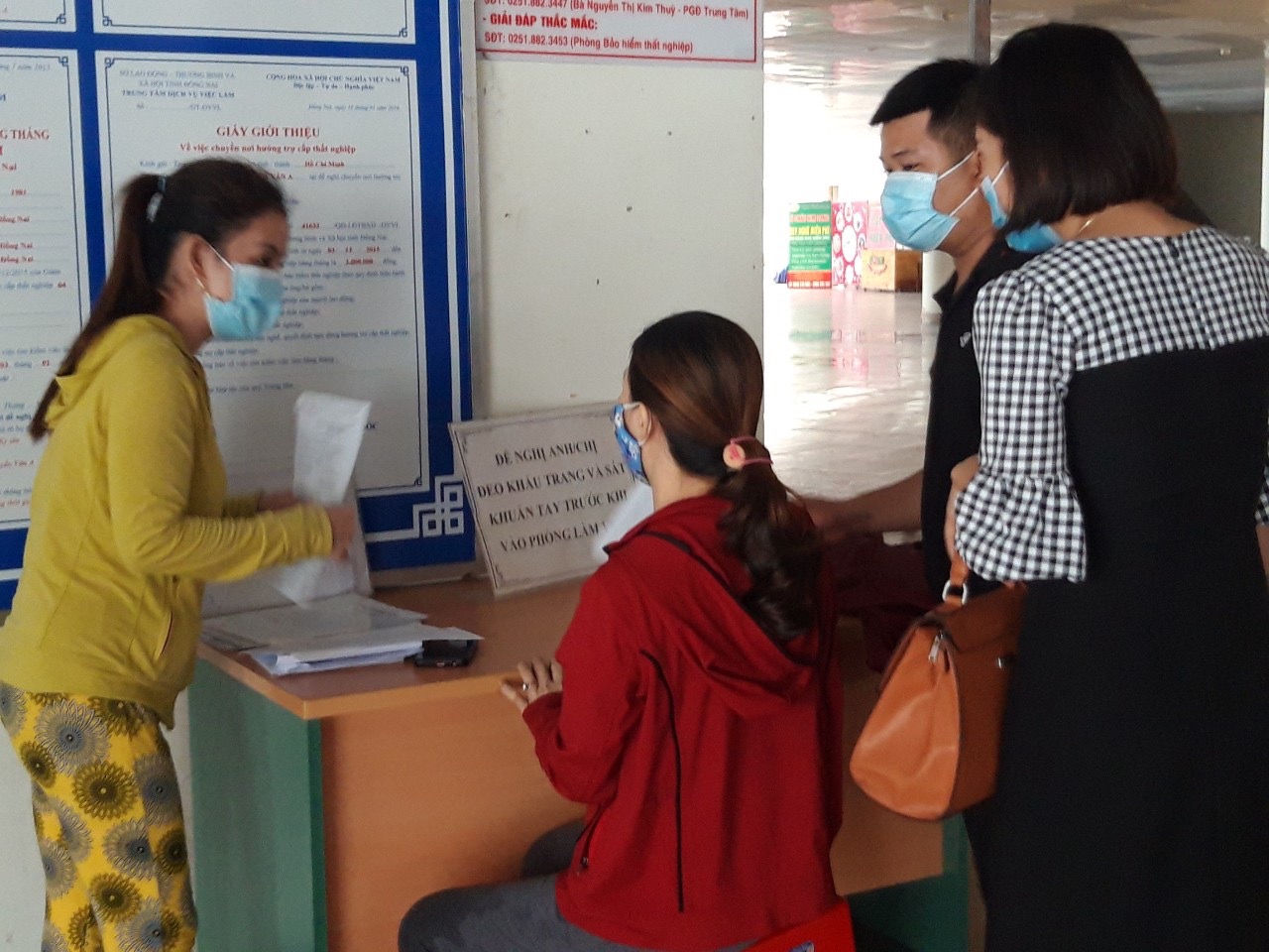 1.8 Tạm ngưng giao dịch trực tiếp các thủ tục về bảo hiểm thất nghiệp để phòng dịch.jpg