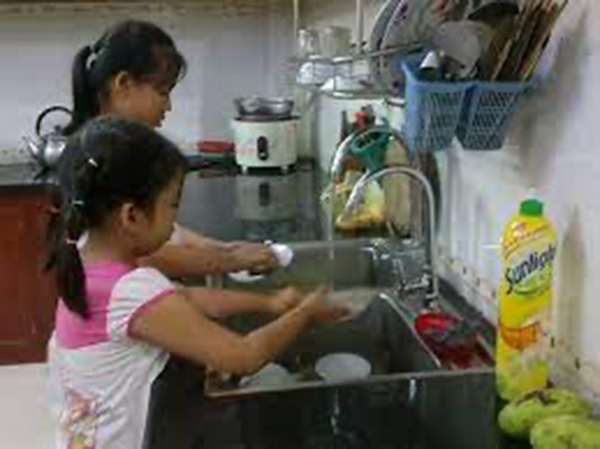 10.8 Để con hạn chế xem ti vi, điện thoại.jpg