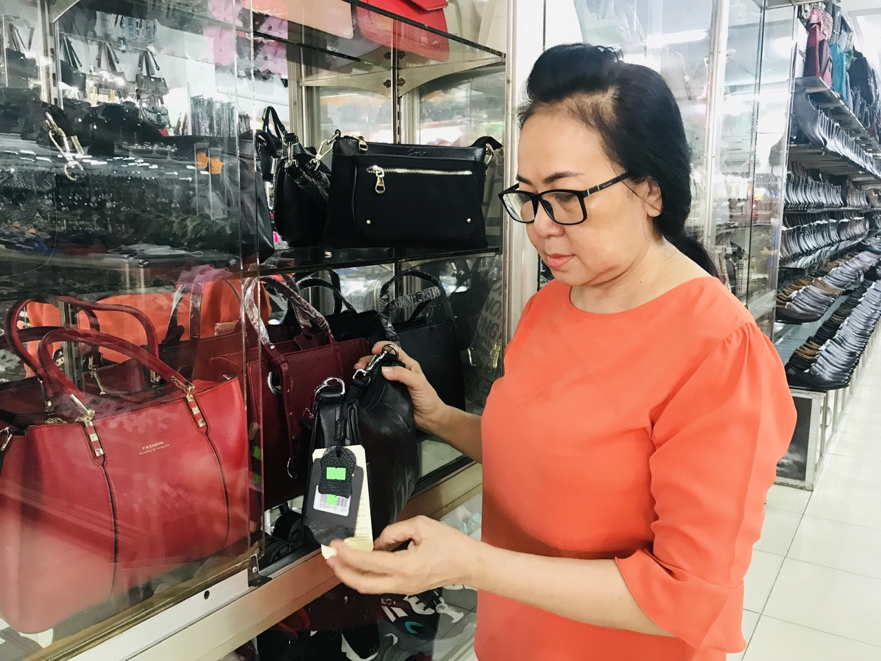 10.8 Lặng lẽ giúp đời.jpg