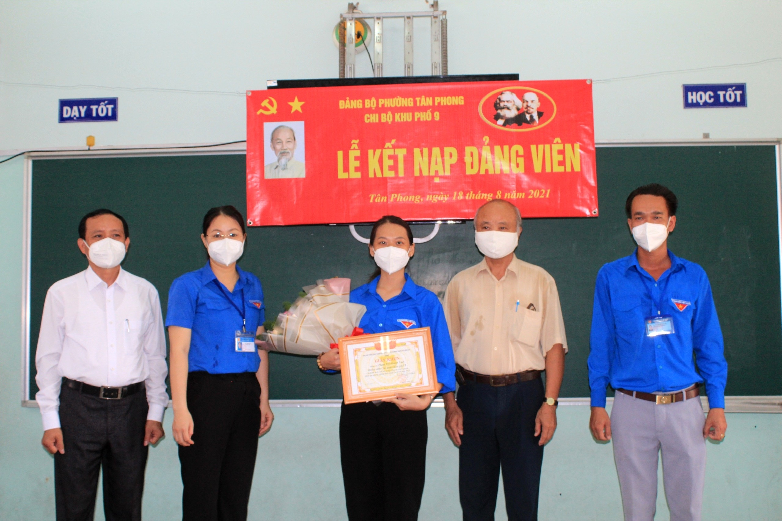 1.2-26-8-2021-tan-được kết nạp Đảng đột xuất.jpg