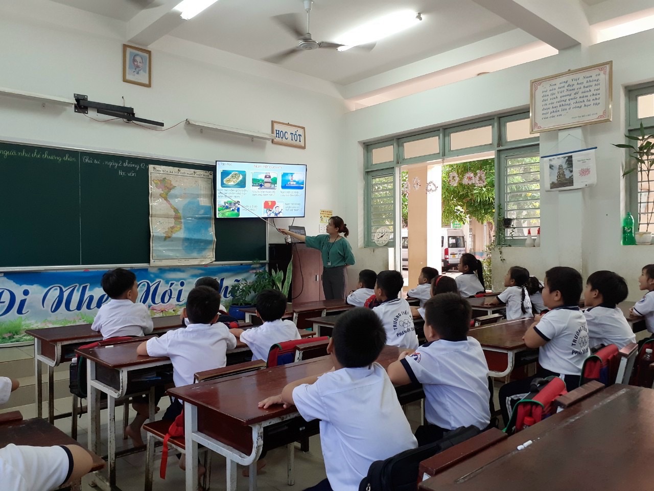 4.1 27-8-2021-tan Một buổi học của học sinh Trường tiểu học.jpg