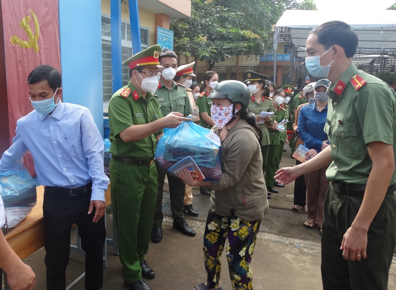8-26-10-2021-Đẩy mạnh công tác dân vận trong ngành Công an.jpg
