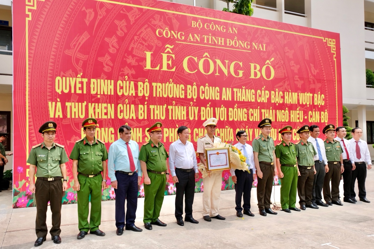 14-4 Cứu 4 mạng người trong cơn sóng dữ-2.jpg