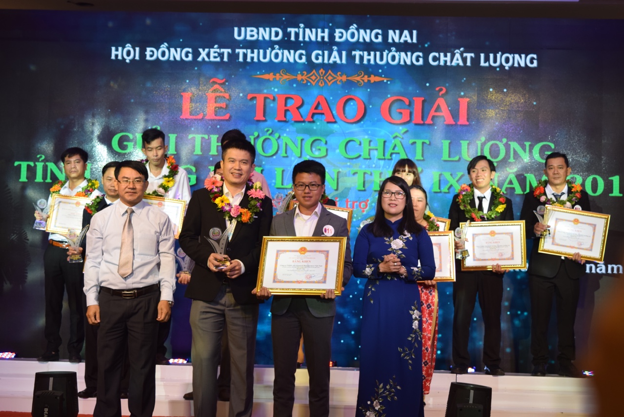 giaithuongchatluong.jpg
