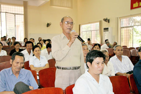 Kỳ họp thứ 4, HĐND tỉnh khóa VIII Tập trung xem xét, đánh giá tình hình kinh tế - xã hội 6 tháng đầu năm 2012-02.jpg