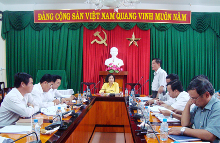 Bantin 17.9 (TT) - Thuc hien nghi quyet trung uong 4 o khoi dang bo dan chinh dang.jpg