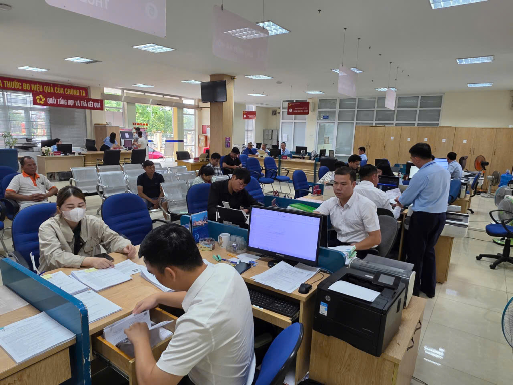 2373650xaquanghagiaiquyetthutuchanhchinhchonguoidantrongngaydautienvanhanhchinhquyendiaphuong2capanhhangngan17323401 17588900855591401504667 17737673685241966672151