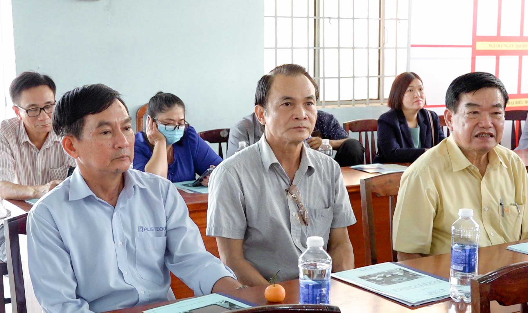 Các đại biểu tham dự Hội nghị tuyên truyền pháp luật bầu cử tại phường Trảng Dài