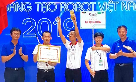 160519-TruongDHLHLan9VoDichRobocon.jpg